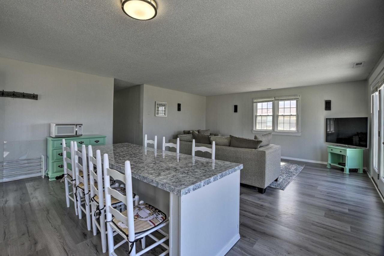 Oak Island Beach Abode With Deck Walk To Shore! Εξωτερικό φωτογραφία