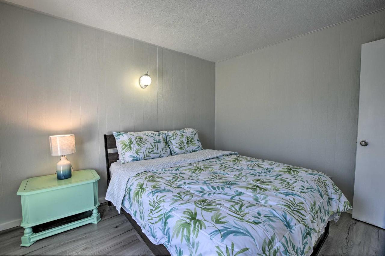 Oak Island Beach Abode With Deck Walk To Shore! Εξωτερικό φωτογραφία