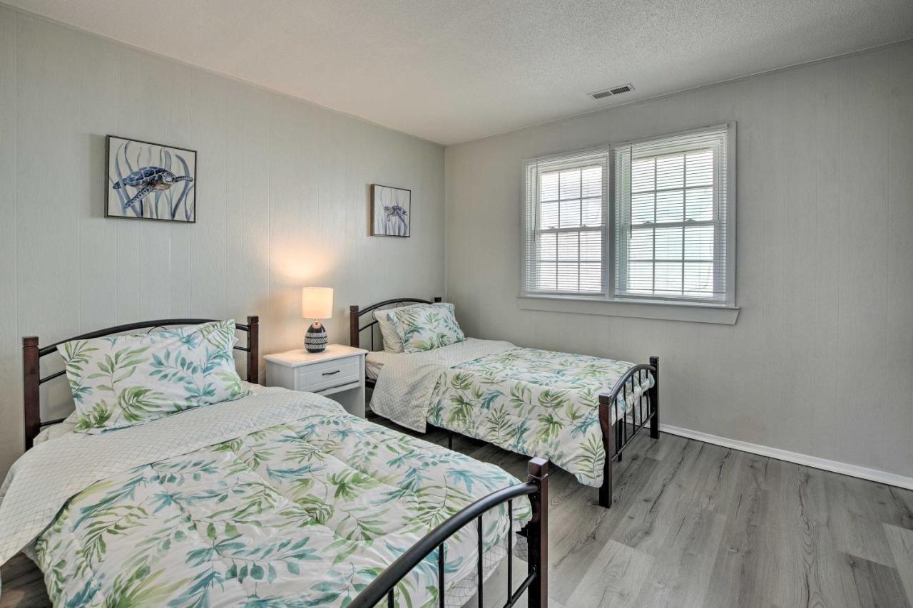 Oak Island Beach Abode With Deck Walk To Shore! Εξωτερικό φωτογραφία