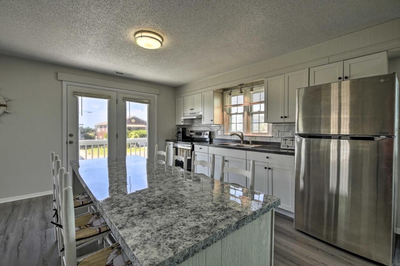 Oak Island Beach Abode With Deck Walk To Shore! Εξωτερικό φωτογραφία