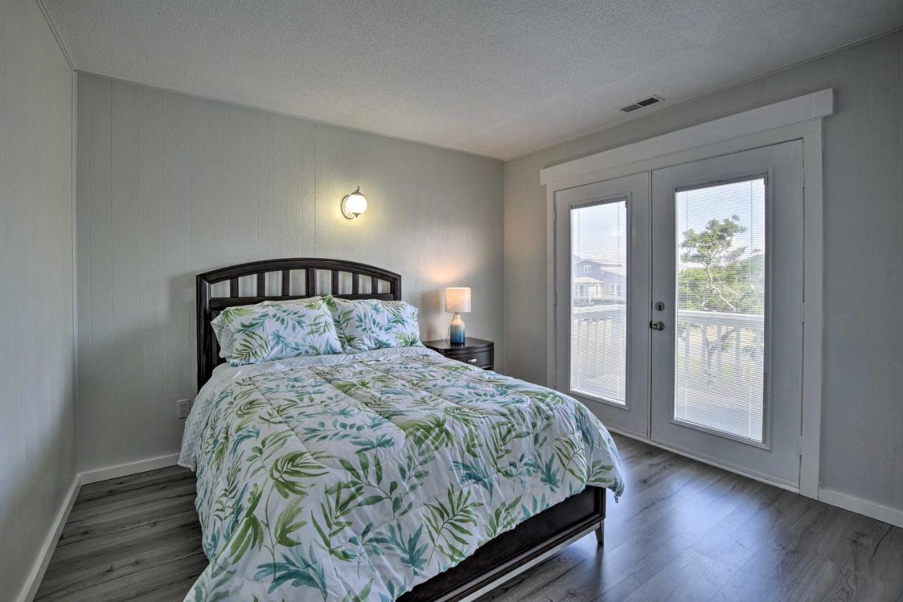 Oak Island Beach Abode With Deck Walk To Shore! Εξωτερικό φωτογραφία