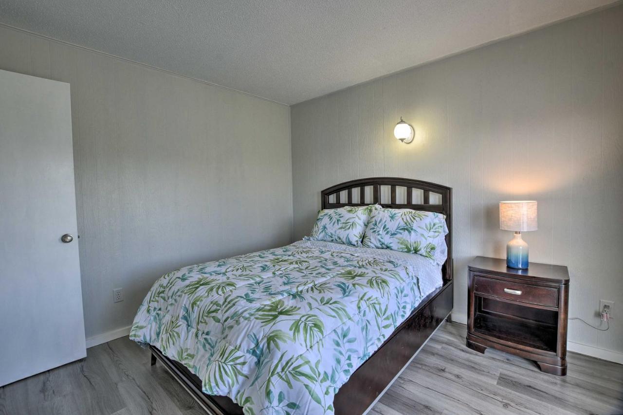 Oak Island Beach Abode With Deck Walk To Shore! Εξωτερικό φωτογραφία